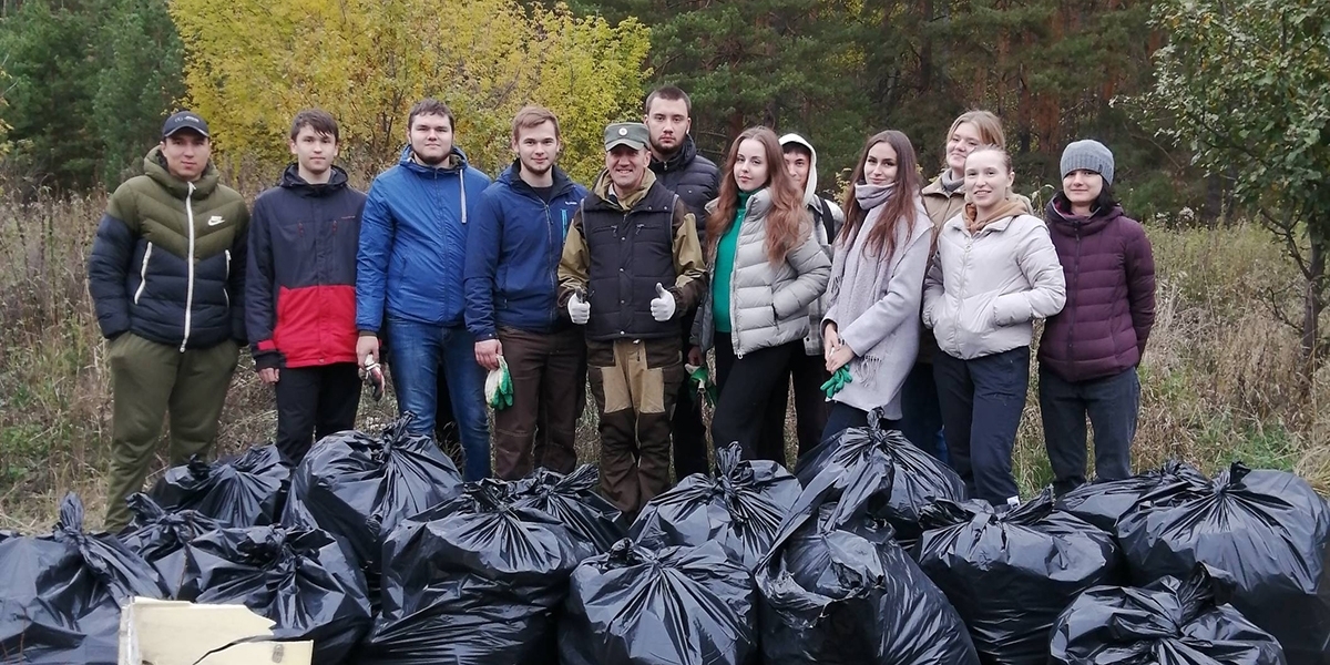 UlSTU students took part in a volunteer clean-up in the National Park "Sengileyevskiye Gory"