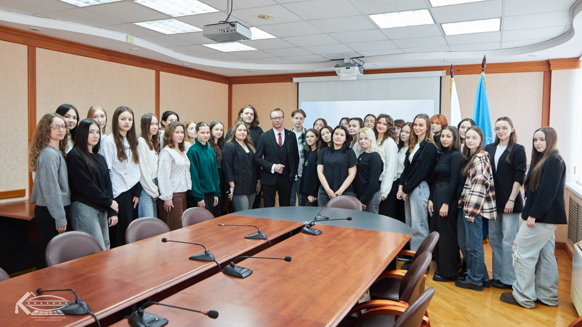 Будущие пиарщики узнали о коммуникациях в авиастроительной отрасли