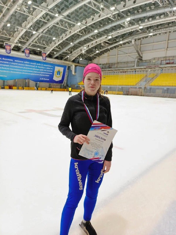 Студентка ЭФ заняла третье место в соревнованиях по конькобежному спорту