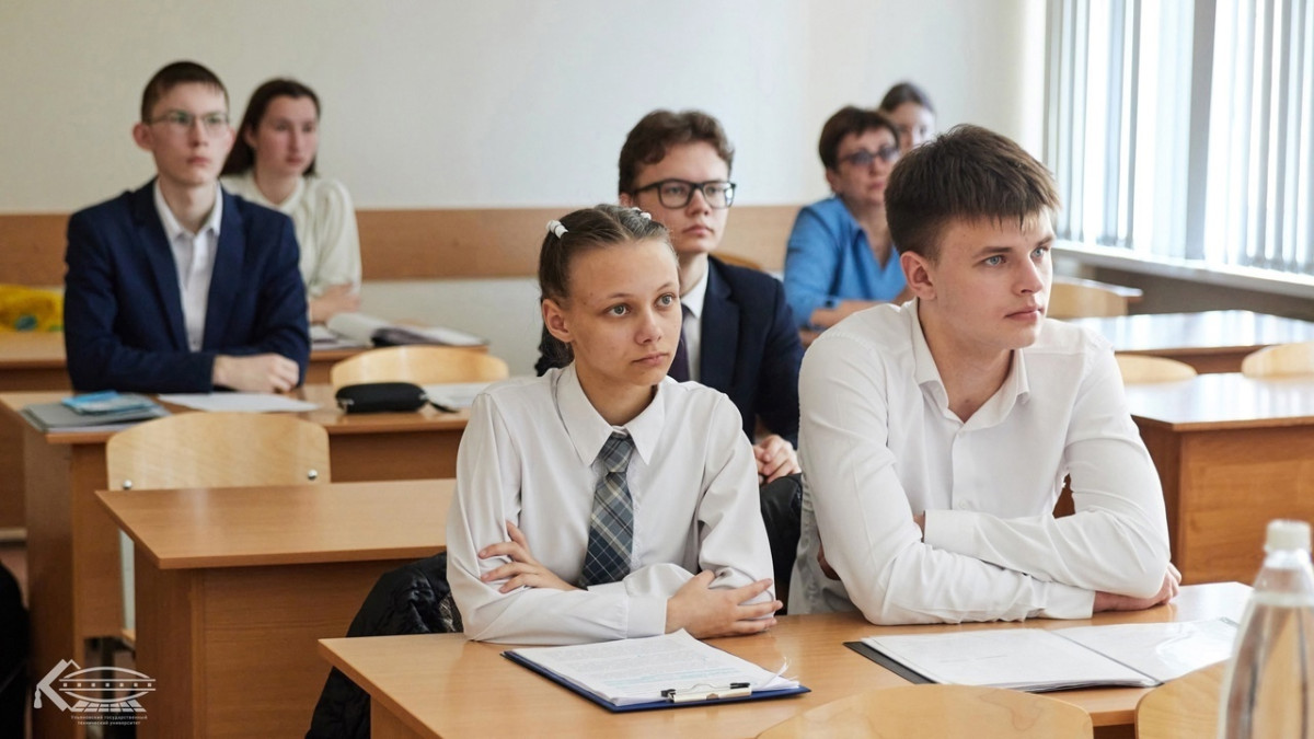 Родителей будущих десятиклассников лицея при УлГТУ приглашают на онлайн-собрание