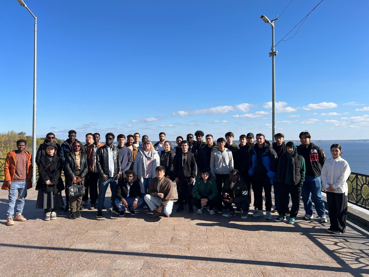 Иностранные студенты и слушатели УлГТУ открывают для себя Ульяновск! Иностранные студенты и слушатели УлГТУ открывают для себя Ульяновск!