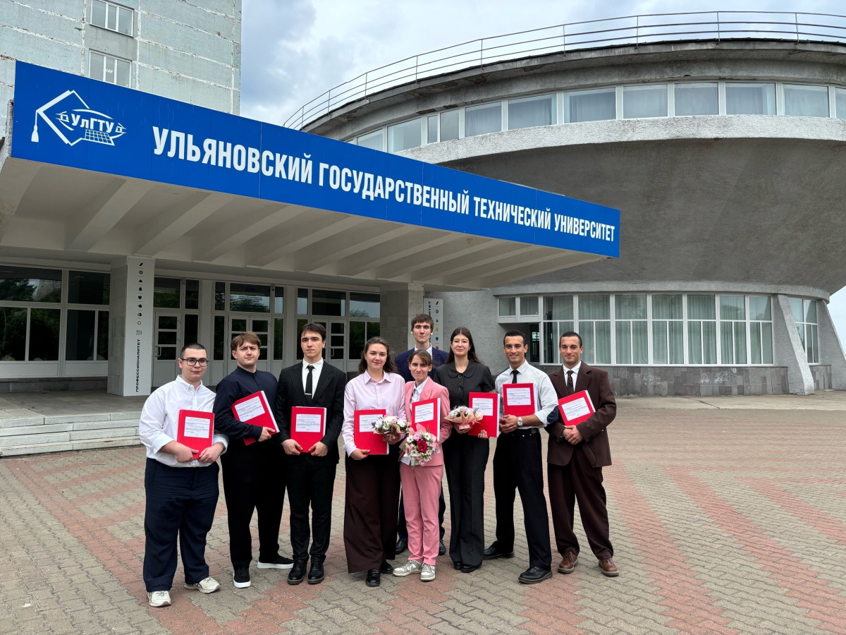 На ЭФ прошли защиты выпускных квалификационных работ