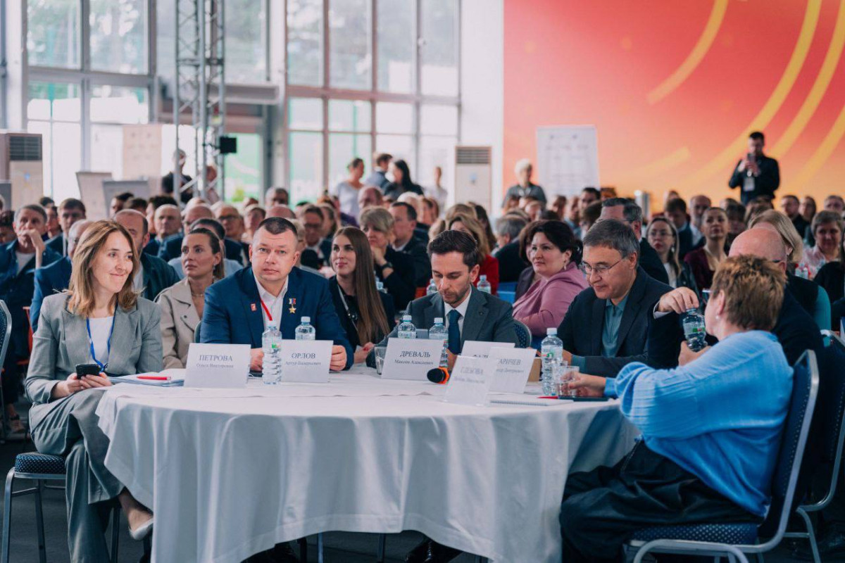 С 17 по 19 октября на базе студии Российского общества "Знание" в г. Сочи прошла Всероссийская конференция " Основы российской государственности: образовательных решений", которая собрала 300 преподавателей и разработчиков курса, преподаватели УлГТУ Черне