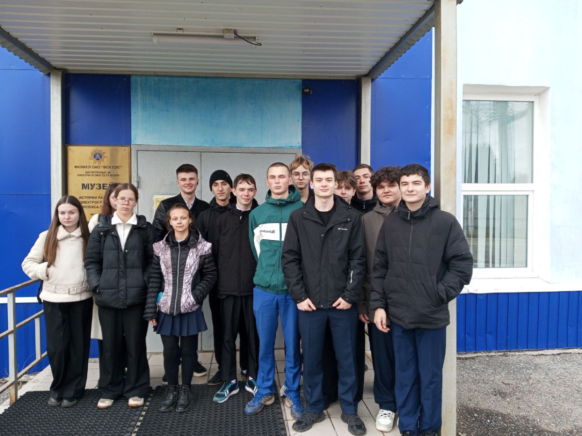 Шаг в профессию: школьники из подшефного лицея побывали на ключевом энергообъекте региона