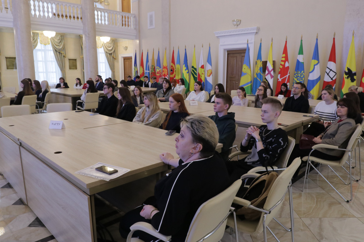 Студенты кафедры «Экономика и менеджмент» покорили Правительство Ульяновской области: победа в конкурсе и знакомство с региональным управлением