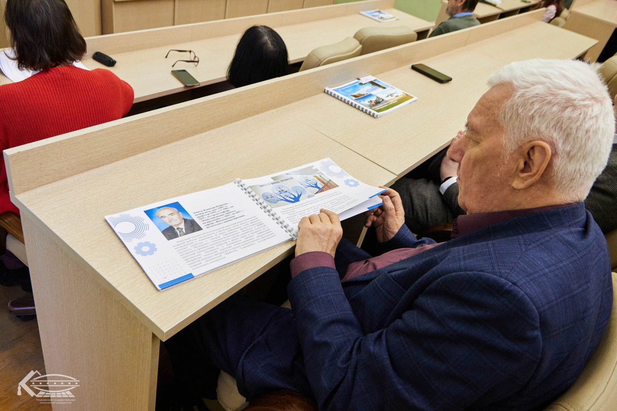 На заседании Ученого совета УлГТУ презентовали альбом о сотрудничестве с предприятиями