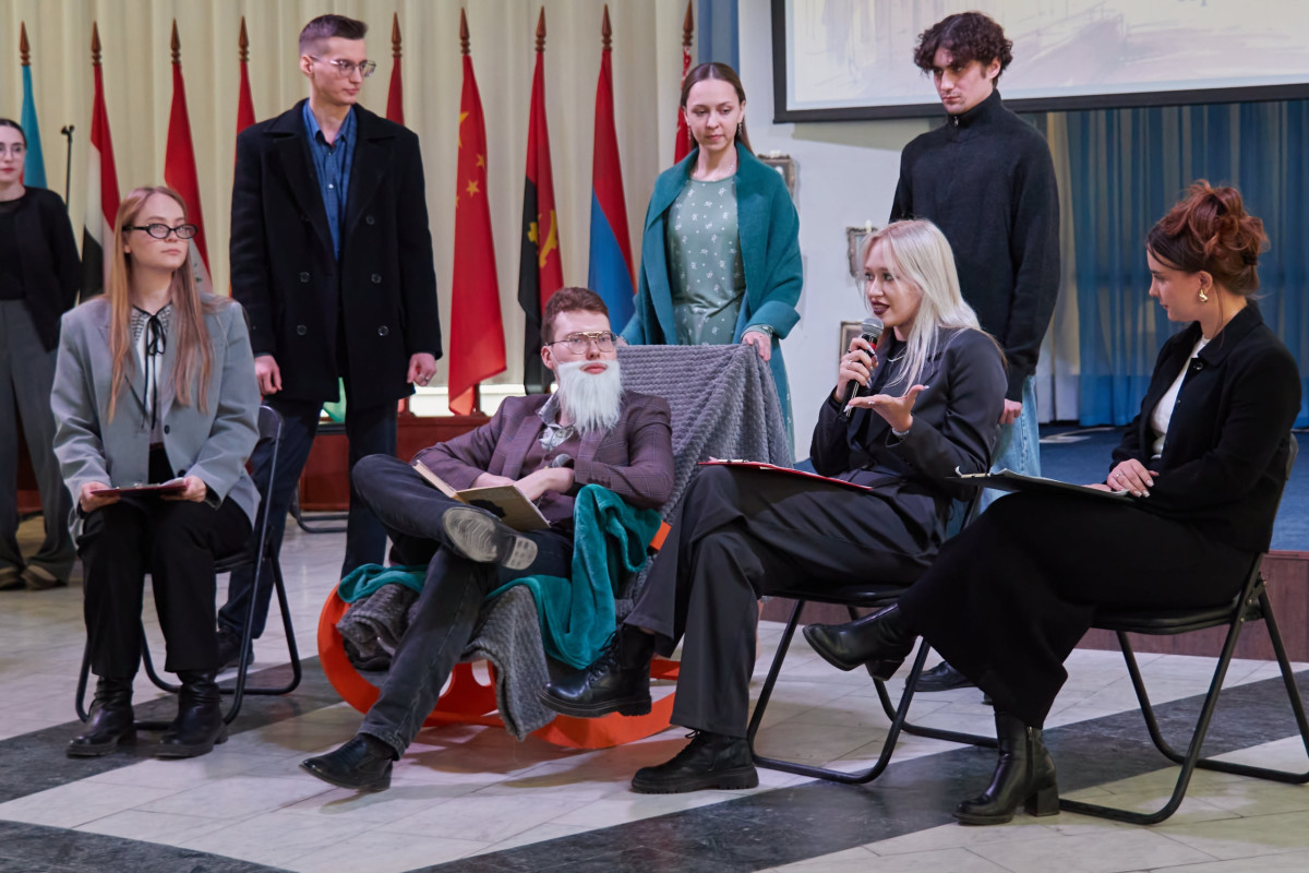 Традиционный фестиваль «PR&Общение» посвятил первокурсников в пиарщики: студенты оживили бренды великих писателей